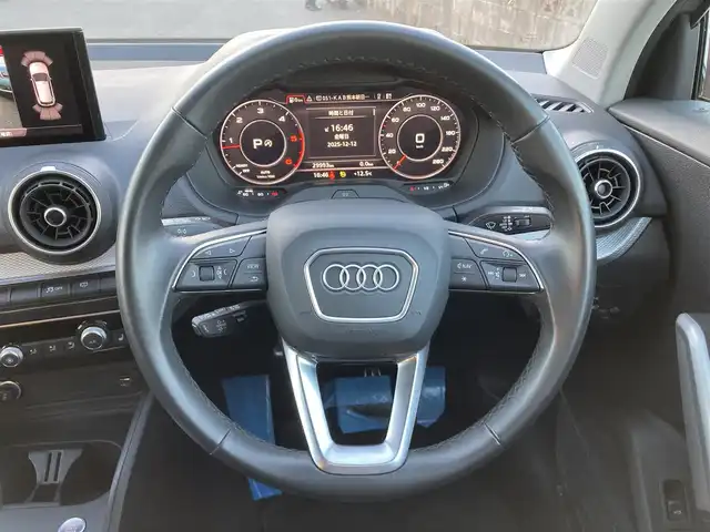 アウディ Ｑ２ 35TDI Sライン 熊本県 2023(令5)年 3万km グレー ・スマートキー/・プッシュスタート/・ハイビームアシスト/・パークエイド/・アダプティブドライブアシスト/・距離警告/・Audiプレセンス/・Audiサイドアシスト/・Audiアクティブレーンアシスト/・クルーズコントロール(追従式)/・前席シートヒーター/・純正メモリナビ/　【DVD・Bluetooth・USB・SD・AUX】/・フルセグTV/・バックカメラ/・ETC2.0/・バーチャルコクピット/・ドライブレコーダー(前方録画)/・パワーバックドア/・LEDヘッドランプ/・純正マット