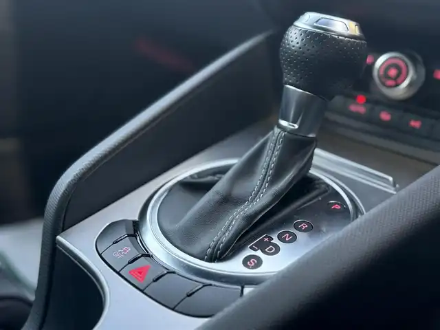 アウディ ＴＴクーペ 1．8 TFSI Sライン コンペティション 香川県 2014(平26)年 10万km 白 純正メモリナビ/フルセグ/バックカメラ/純正19インチアルミ/キセノンヘッドライト/ハーフレザーシート/パドルシフト/キーレスキー/ETC