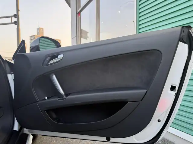 アウディ ＴＴクーペ 1．8 TFSI Sライン コンペティション 香川県 2014(平26)年 10万km 白 純正メモリナビ/フルセグ/バックカメラ/純正19インチアルミ/キセノンヘッドライト/ハーフレザーシート/パドルシフト/キーレスキー/ETC