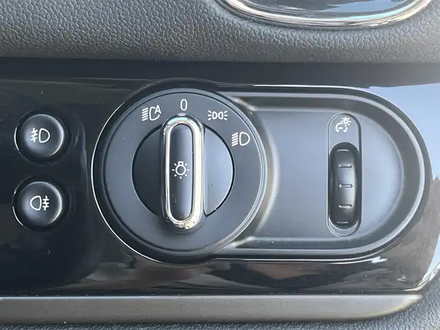 ＭＩＮＩ ミニ クロスオーバー クーパー S 静岡県 2019(平31)年 3.3万km ライトホワイト 電動リアゲート/MINIコネクト/(Bluetooth/USB)/インテリジェントセーフティ/バックカメラ/アダプティブクルーズコントロール/パーキングアシスト/コンフォートアクセス/ETC/ドライブレコーダー/純正フロアマット/純正19インチアルミホイール/アンビエントライト/フロントフォグランプ/保証書/取扱説明書/スペアキー