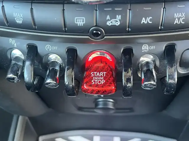 ＭＩＮＩ ミニ クロスオーバー クーパー S 静岡県 2019(平31)年 3.3万km ライトホワイト 電動リアゲート/MINIコネクト/(Bluetooth/USB)/インテリジェントセーフティ/バックカメラ/アダプティブクルーズコントロール/パーキングアシスト/コンフォートアクセス/ETC/ドライブレコーダー/純正フロアマット/純正19インチアルミホイール/アンビエントライト/フロントフォグランプ/保証書/取扱説明書/スペアキー