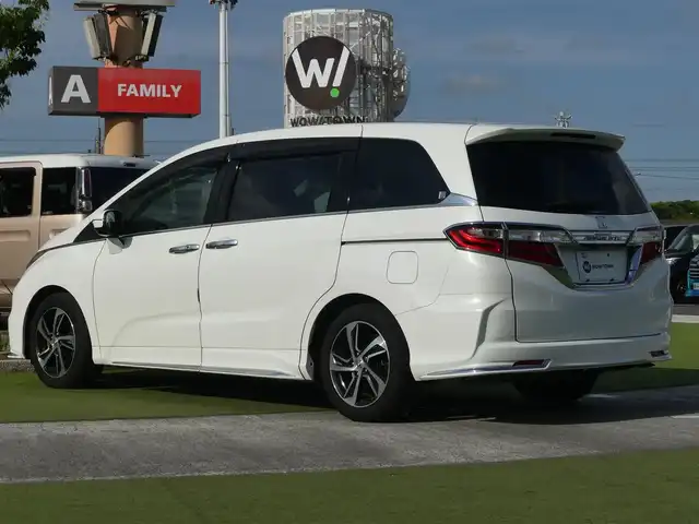 ホンダ オデッセイ アブソルート 千葉県 2014(平26)年 5.6万km ホワイトオーキッドパール CTBA（シティブレーキアクティブシステム）　　/クルーズコントロール/左パワースライドドア/右イージークローザードア/ハーフレザーシート/社外メモリーナビ/地デジTV/【DVD/CD再生機能　Bluetooth接続】/バックカメラ/ドライブレコーダー/革巻きステアリング/パドルシフト/ETC/LEDヘッドライト/フォグライト/ウインカーミラー/純正17インチアルミホイル/スマートキー