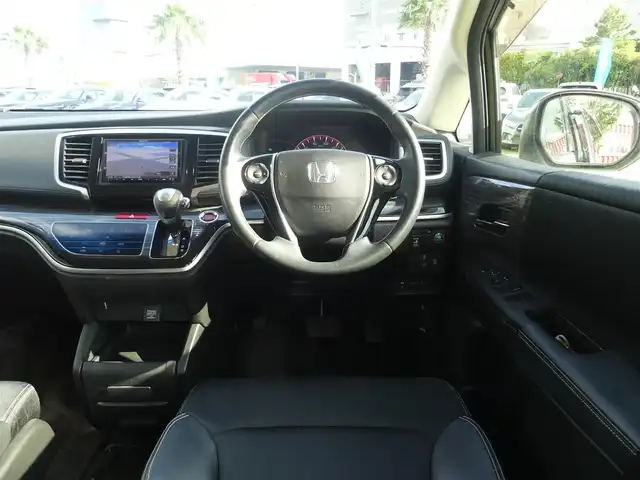 ホンダ オデッセイ アブソルート 千葉県 2014(平26)年 5.6万km ホワイトオーキッドパール CTBA（シティブレーキアクティブシステム）　　/クルーズコントロール/左パワースライドドア/右イージークローザードア/ハーフレザーシート/社外メモリーナビ/地デジTV/【DVD/CD再生機能　Bluetooth接続】/バックカメラ/ドライブレコーダー/革巻きステアリング/パドルシフト/ETC/LEDヘッドライト/フォグライト/ウインカーミラー/純正17インチアルミホイル/スマートキー