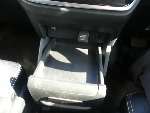 ホンダ オデッセイ アブソルート 千葉県 2014(平26)年 5.6万km ホワイトオーキッドパール CTBA（シティブレーキアクティブシステム）　　/クルーズコントロール/左パワースライドドア/右イージークローザードア/ハーフレザーシート/社外メモリーナビ/地デジTV/【DVD/CD再生機能　Bluetooth接続】/バックカメラ/ドライブレコーダー/革巻きステアリング/パドルシフト/ETC/LEDヘッドライト/フォグライト/ウインカーミラー/純正17インチアルミホイル/スマートキー