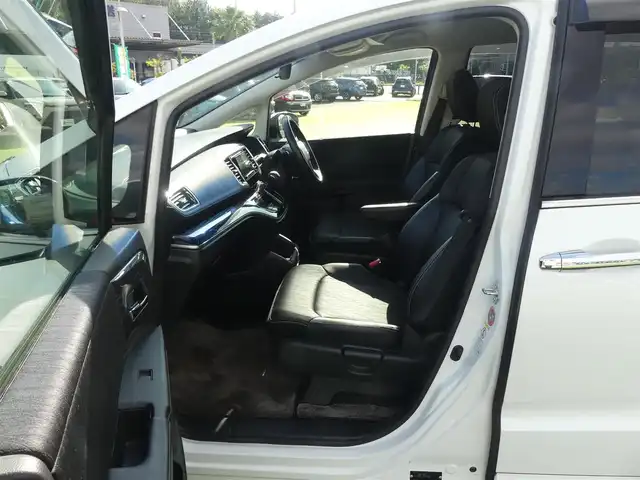 ホンダ オデッセイ アブソルート 千葉県 2014(平26)年 5.6万km ホワイトオーキッドパール CTBA（シティブレーキアクティブシステム）　　/クルーズコントロール/左パワースライドドア/右イージークローザードア/ハーフレザーシート/社外メモリーナビ/地デジTV/【DVD/CD再生機能　Bluetooth接続】/バックカメラ/ドライブレコーダー/革巻きステアリング/パドルシフト/ETC/LEDヘッドライト/フォグライト/ウインカーミラー/純正17インチアルミホイル/スマートキー