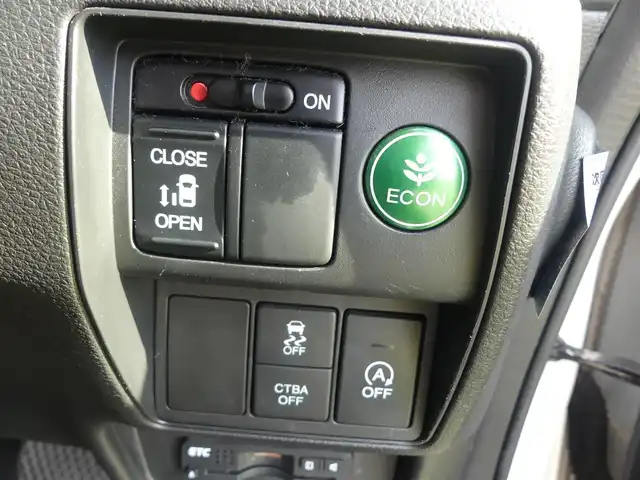 ホンダ オデッセイ アブソルート 千葉県 2014(平26)年 5.6万km ホワイトオーキッドパール CTBA（シティブレーキアクティブシステム）　　/クルーズコントロール/左パワースライドドア/右イージークローザードア/ハーフレザーシート/社外メモリーナビ/地デジTV/【DVD/CD再生機能　Bluetooth接続】/バックカメラ/ドライブレコーダー/革巻きステアリング/パドルシフト/ETC/LEDヘッドライト/フォグライト/ウインカーミラー/純正17インチアルミホイル/スマートキー