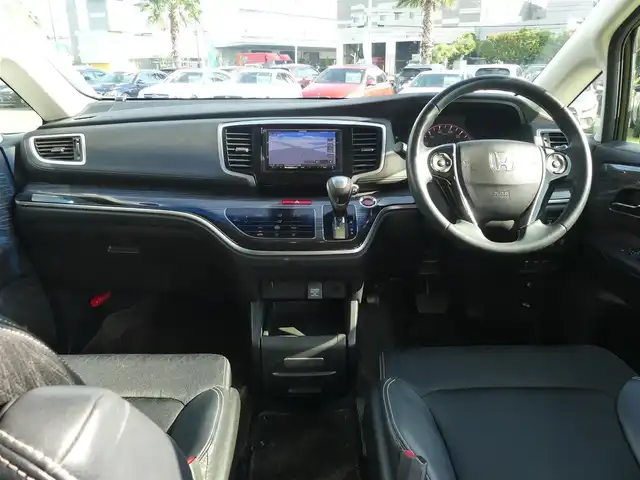 ホンダ オデッセイ アブソルート 千葉県 2014(平26)年 5.6万km ホワイトオーキッドパール CTBA（シティブレーキアクティブシステム）　　/クルーズコントロール/左パワースライドドア/右イージークローザードア/ハーフレザーシート/社外メモリーナビ/地デジTV/【DVD/CD再生機能　Bluetooth接続】/バックカメラ/ドライブレコーダー/革巻きステアリング/パドルシフト/ETC/LEDヘッドライト/フォグライト/ウインカーミラー/純正17インチアルミホイル/スマートキー