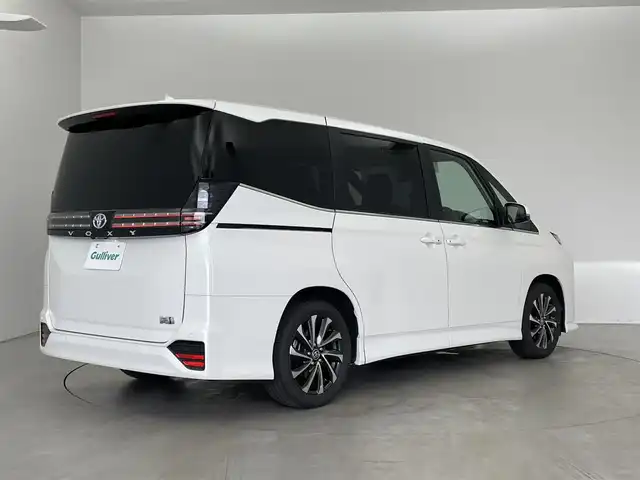 トヨタ ヴォクシー ハイブリッド S－Z 埼玉県 2024(令6)年 0.7万km ホワイトパールクリスタルシャイン 純正１０．５インチディスプレイオーディオナビ　純正１３インチフリップダウンモニター　快適利便　バックカメラ　ビルトインＥＴＣ２．０　ＡＣ１００Ｖ　ＤＶＤ再生　ＨＤＭＩ　三眼ＬＥＤライト　パワーバックドア　社外前後ドライブレコーダー　レーダークルーズコントロール　シートヒーター　純正アルミホイール　地デジフルセグTV スマートキー　オートライト