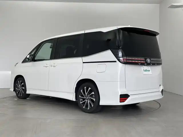 トヨタ ヴォクシー ハイブリッド S－Z 埼玉県 2024(令6)年 0.7万km ホワイトパールクリスタルシャイン 純正１０．５インチディスプレイオーディオナビ　純正１３インチフリップダウンモニター　快適利便　バックカメラ　ビルトインＥＴＣ２．０　ＡＣ１００Ｖ　ＤＶＤ再生　ＨＤＭＩ　三眼ＬＥＤライト　パワーバックドア　社外前後ドライブレコーダー　レーダークルーズコントロール　シートヒーター　純正アルミホイール　地デジフルセグTV スマートキー　オートライト