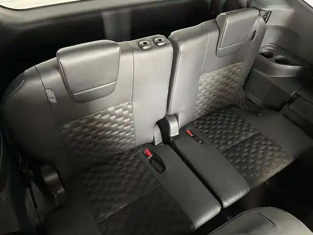 トヨタ ヴォクシー ハイブリッド S－Z 埼玉県 2024(令6)年 0.7万km ホワイトパールクリスタルシャイン 純正１０．５インチディスプレイオーディオナビ　純正１３インチフリップダウンモニター　快適利便　バックカメラ　ビルトインＥＴＣ２．０　ＡＣ１００Ｖ　ＤＶＤ再生　ＨＤＭＩ　三眼ＬＥＤライト　パワーバックドア　社外前後ドライブレコーダー　レーダークルーズコントロール　シートヒーター　純正アルミホイール　地デジフルセグTV スマートキー　オートライト