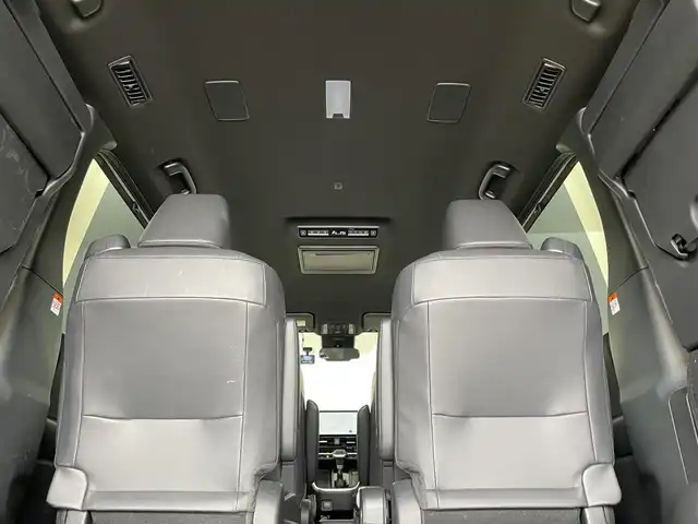 トヨタ ヴォクシー ハイブリッド S－Z 埼玉県 2024(令6)年 0.7万km ホワイトパールクリスタルシャイン 純正１０．５インチディスプレイオーディオナビ　純正１３インチフリップダウンモニター　快適利便　バックカメラ　ビルトインＥＴＣ２．０　ＡＣ１００Ｖ　ＤＶＤ再生　ＨＤＭＩ　三眼ＬＥＤライト　パワーバックドア　社外前後ドライブレコーダー　レーダークルーズコントロール　シートヒーター　純正アルミホイール　地デジフルセグTV スマートキー　オートライト