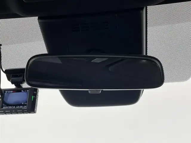 トヨタ ヴォクシー ハイブリッド S－Z 埼玉県 2024(令6)年 0.7万km ホワイトパールクリスタルシャイン 純正１０．５インチディスプレイオーディオナビ　純正１３インチフリップダウンモニター　快適利便　バックカメラ　ビルトインＥＴＣ２．０　ＡＣ１００Ｖ　ＤＶＤ再生　ＨＤＭＩ　三眼ＬＥＤライト　パワーバックドア　社外前後ドライブレコーダー　レーダークルーズコントロール　シートヒーター　純正アルミホイール　地デジフルセグTV スマートキー　オートライト