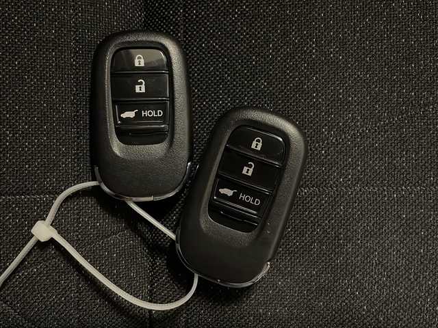 ホンダ ヴェゼル ハイブリッド e:HEV Z 熊本県 2023(令5)年 4.1万km クリスタルブラックパール 純正メモリナビ（フルセグＢｌｕｅｔｏｏｔｈ）/バックカメラ/アダプティブクルーズコントロール/ブラインドスポットモニター/レーンキープアシスト/ＬＥＤヘッドライト/ビルトインＥＴＣ/ミラー型ドラレコ/社外ウーファー/シートヒーター/置くだけ充電/パワーバックドア/フロアマット/ドアバイザー/プッシュスタート/スマートキー/スペアキー