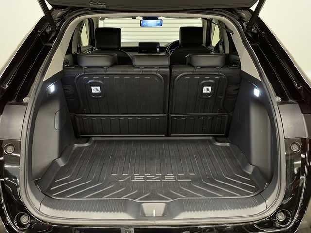 ホンダ ヴェゼル ハイブリッド e:HEV Z 熊本県 2023(令5)年 4.1万km クリスタルブラックパール 純正メモリナビ（フルセグＢｌｕｅｔｏｏｔｈ）/バックカメラ/アダプティブクルーズコントロール/ブラインドスポットモニター/レーンキープアシスト/ＬＥＤヘッドライト/ビルトインＥＴＣ/ミラー型ドラレコ/社外ウーファー/シートヒーター/置くだけ充電/パワーバックドア/フロアマット/ドアバイザー/プッシュスタート/スマートキー/スペアキー