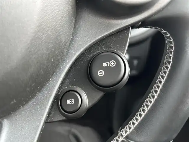 スマート ＭＣＣ スマート フォーツーカブリオBRABUSエクスクルーシブ 愛媛県 2018(平30)年 0.7万km 黒 サンルーフ/バックカメラ/シートヒーター/フォグランプ/クルーズコントロール/ドライブレコーダー/ＥＴＣ/ＬＥＤ/オートライト/フルセグＴＶ/純正フロアマット/アイドリングストップ/パワーステアリング/パワーウインドウ