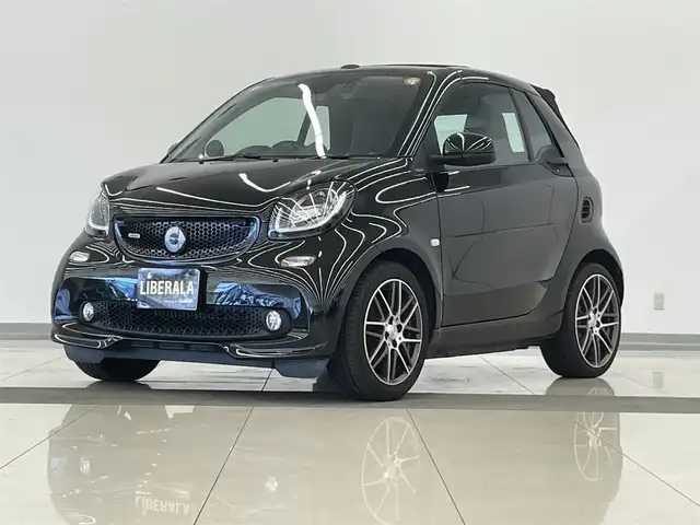 スマート ＭＣＣ スマート フォーツーカブリオBRABUSエクスクルーシブ 岡山県 2018(平30)年 0.7万km 黒 社外メモリナビ/リアカメラ/黒革シート/シートヒーター/フォグランプ/クルーズコントロール/ドラレコ/ETC/LEDヘッドライト/オートライト/フルセグTV/Bluetooth/純正フロアマット/アイドリングストップ/パドルシフト/自動ブレーキ/レーンキープアシスト/PDC