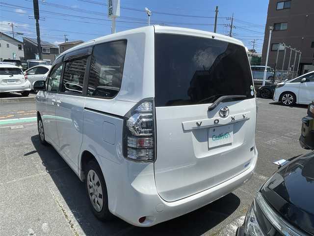トヨタ ヴォクシー X Lエディション 静岡県 2013(平25)年 14万km ホワイトパールクリスタルシャイン プッシュスタート/スマートキー/純正ナビ/　フルセグTV/MSV/BTオーディオ/バックカメラ /ドライブレコーダー/ETC/左側パワースライドドア/オートライト/キセノンライト