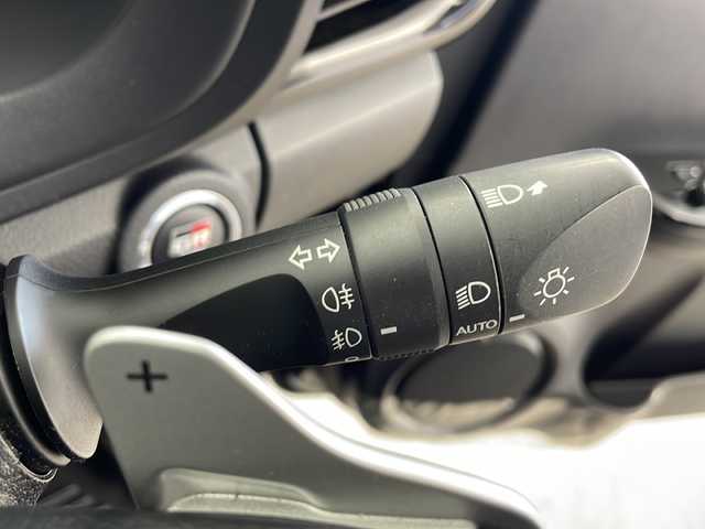 トヨタ ハイラックス Z GRスポーツ 鹿児島県 2023(令5)年 0.9万km アティチュードブラックマイカ 純正ディスプレイオーディオ/パノラミックビューモニター/プリクラッシュセーフティ/レーンキープアシスト/パドルシフト/レーダークルーズコントロール/オートライト/ダウンヒルアシストコントロール/リアデフロック/パートタイム4WD/ラバーフロアマット/ハーフレザーシート/パワーシート/スマートキー/プッシュスタート