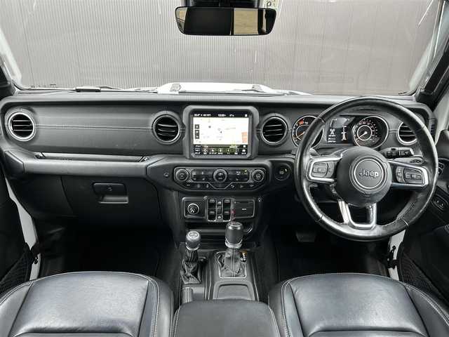 クライスラー・ジープ ジープ ラングラー アンリミテッド サハラ 道東・釧路十勝 2020(令2)年 5.9万km ブライトホワイト アダプティブクルーズコントロール/黒革/シートヒーター/ステアリングヒーター/フロント/サイド/バックカメラ/純正メモリナビ/TV/BT/USB/LEDヘッドライト/オートライト/フロント/リアフォグライト/純正18インチAW/ETC2.0/純正フロアマット/プッシュスタート/スマートキー