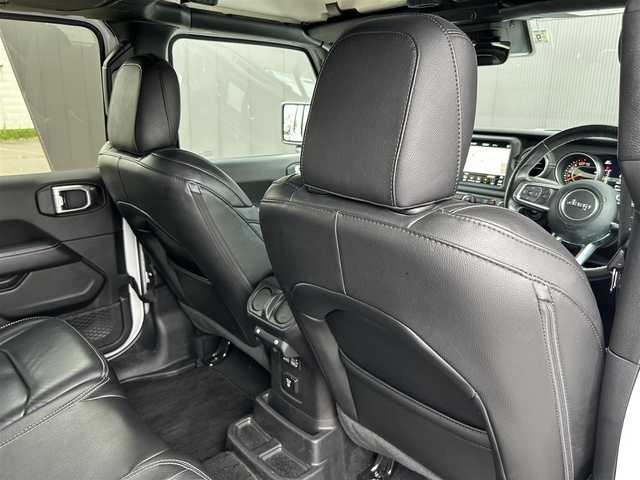 クライスラー・ジープ ジープ ラングラー アンリミテッド サハラ 道東・釧路十勝 2020(令2)年 5.9万km ブライトホワイト アダプティブクルーズコントロール/黒革/シートヒーター/ステアリングヒーター/フロント/サイド/バックカメラ/純正メモリナビ/TV/BT/USB/LEDヘッドライト/オートライト/フロント/リアフォグライト/純正18インチAW/ETC2.0/純正フロアマット/プッシュスタート/スマートキー