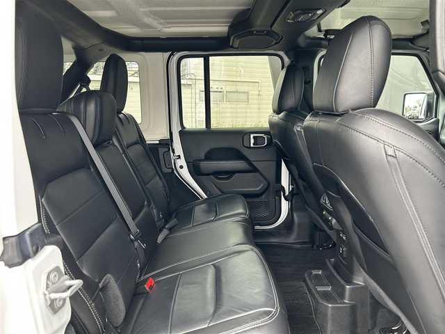 クライスラー・ジープ ジープ ラングラー アンリミテッド サハラ 道東・釧路十勝 2020(令2)年 5.9万km ブライトホワイト アダプティブクルーズコントロール/黒革/シートヒーター/ステアリングヒーター/フロント/サイド/バックカメラ/純正メモリナビ/TV/BT/USB/LEDヘッドライト/オートライト/フロント/リアフォグライト/純正18インチAW/ETC2.0/純正フロアマット/プッシュスタート/スマートキー