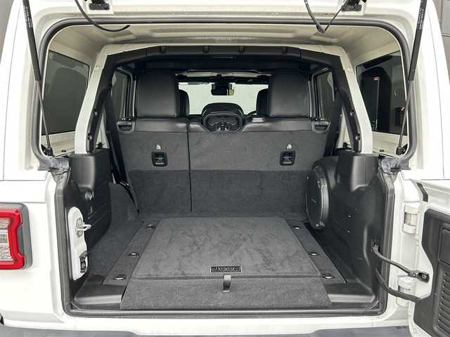 クライスラー・ジープ ジープ ラングラー アンリミテッド サハラ 道東・釧路十勝 2020(令2)年 5.9万km ブライトホワイト アダプティブクルーズコントロール/黒革/シートヒーター/ステアリングヒーター/フロント/サイド/バックカメラ/純正メモリナビ/TV/BT/USB/LEDヘッドライト/オートライト/フロント/リアフォグライト/純正18インチAW/ETC2.0/純正フロアマット/プッシュスタート/スマートキー