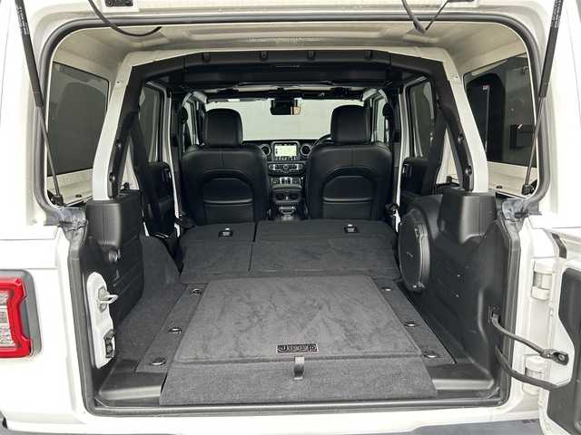 クライスラー・ジープ ジープ ラングラー アンリミテッド サハラ 道東・釧路十勝 2020(令2)年 5.9万km ブライトホワイト アダプティブクルーズコントロール/黒革/シートヒーター/ステアリングヒーター/フロント/サイド/バックカメラ/純正メモリナビ/TV/BT/USB/LEDヘッドライト/オートライト/フロント/リアフォグライト/純正18インチAW/ETC2.0/純正フロアマット/プッシュスタート/スマートキー