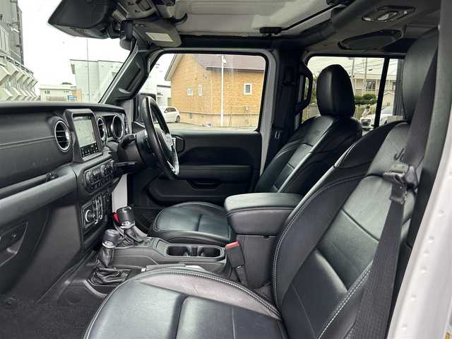 クライスラー・ジープ ジープ ラングラー アンリミテッド サハラ 道東・釧路十勝 2020(令2)年 5.9万km ブライトホワイト アダプティブクルーズコントロール/黒革/シートヒーター/ステアリングヒーター/フロント/サイド/バックカメラ/純正メモリナビ/TV/BT/USB/LEDヘッドライト/オートライト/フロント/リアフォグライト/純正18インチAW/ETC2.0/純正フロアマット/プッシュスタート/スマートキー