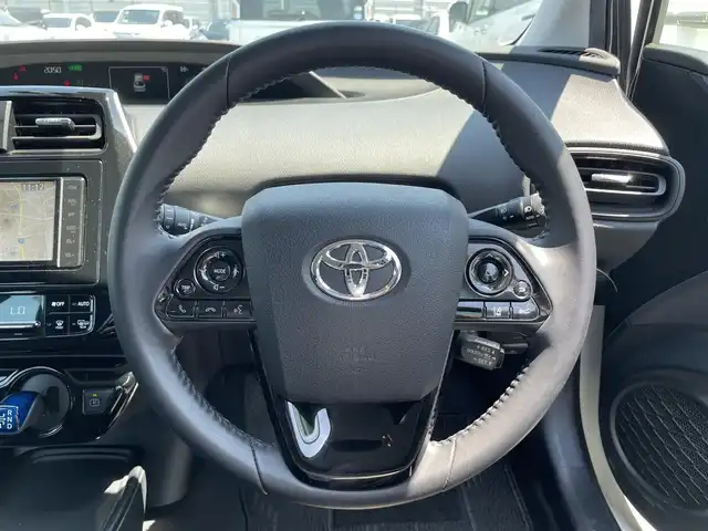 トヨタ プリウス SセーフティプラスⅡ 滋賀県 2020(令2)年 4万km プラチナホワイトパールマイカ 純正ナビ/CD.DVD.フルセグTV.Bluetooth/衝突軽減ブレーキ/追従クルーズコントロール/レーンキープアシスト/バックカメラ/ビルトインETC/前方ドライブレコーダー/LEDヘッドライト/オートライト/オートハイビーム/クリアランスソナー/スマートキー/スぺアキー
