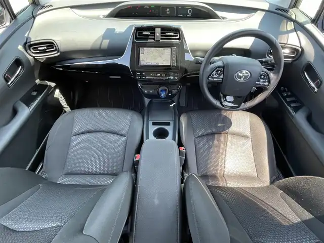 トヨタ プリウス SセーフティプラスⅡ 滋賀県 2020(令2)年 4万km プラチナホワイトパールマイカ 純正ナビ/CD.DVD.フルセグTV.Bluetooth/衝突軽減ブレーキ/追従クルーズコントロール/レーンキープアシスト/バックカメラ/ビルトインETC/前方ドライブレコーダー/LEDヘッドライト/オートライト/オートハイビーム/クリアランスソナー/スマートキー/スぺアキー