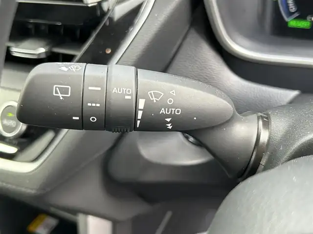 トヨタ カローラ クロス ハイブリッド Z 佐賀県 2024(令6)年 1.6万km ダークブルーマイカM パノラマルーフ/トヨタセーフティセンス/・プリクラッシュセーフティ/・レーダークルーズコントロール/・レーントレーシングアシスト/・オートマチックハイビーム/ブラインドスポットモニター/クリアランスソナー/純正10.5インチディスプレイオーディオ/・コネクティッドナビ/・バックカメラ/・フルセグTV/BT/ETC2.0/置くだけ充電/純正18インチAW/LEDヘッドライト/フォグランプ/ルーフレール/ハーフレザーシート/前席シートヒーター/運転席パワーシート/電動パーキングスイッチ/スペアキー×１/取扱説明書/保証書