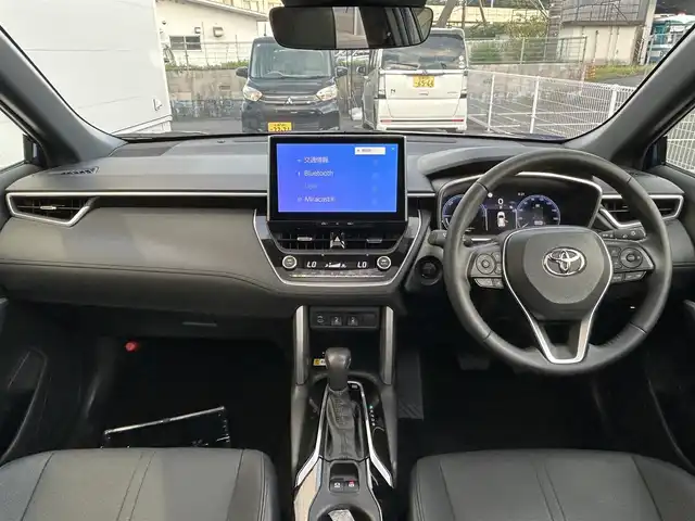 トヨタ カローラ クロス ハイブリッド Z 佐賀県 2024(令6)年 1.6万km ダークブルーマイカM パノラマルーフ/トヨタセーフティセンス/・プリクラッシュセーフティ/・レーダークルーズコントロール/・レーントレーシングアシスト/・オートマチックハイビーム/ブラインドスポットモニター/クリアランスソナー/純正10.5インチディスプレイオーディオ/・コネクティッドナビ/・バックカメラ/・フルセグTV/BT/ETC2.0/置くだけ充電/純正18インチAW/LEDヘッドライト/フォグランプ/ルーフレール/ハーフレザーシート/前席シートヒーター/運転席パワーシート/電動パーキングスイッチ/スペアキー×１/取扱説明書/保証書