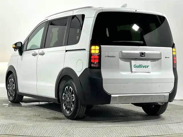 ホンダ フリード ハイブリット e:HEV クロスター 大阪府 2025(令7)年 0.1千km プラチナホワイトパール 未使用車　ホンダセンシング　純正大型ナビ　レーダークルコン　ハーフレザー　シートヒーター　バックカメラ　両側電動　衝突軽減　ＢＳＭ　ルーフレール　レーンアシスト　アイドリングストップ　スマートキー