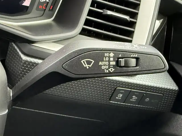 アウディ Ａ１ SB 35TFSI アドバンスド 静岡県 2020(令2)年 2.6万km ブリリアントブラック アシスタンスパッケージ/ナビゲーションパッケージ/コンビニエンスパッケージ/リアカメラ/Bluetooth/LEDヘッドライト/シートヒーター/ヴァーチャルコックピット/プッシュスタート/ETC2．0/前後PDC/アダプティブドライブアシスト/レーン逸脱警告