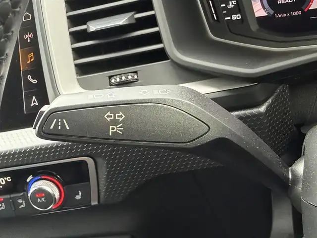 アウディ Ａ１ SB 35TFSI アドバンスド 静岡県 2020(令2)年 2.6万km ブリリアントブラック アシスタンスパッケージ/ナビゲーションパッケージ/コンビニエンスパッケージ/リアカメラ/Bluetooth/LEDヘッドライト/シートヒーター/ヴァーチャルコックピット/プッシュスタート/ETC2．0/前後PDC/アダプティブドライブアシスト/レーン逸脱警告