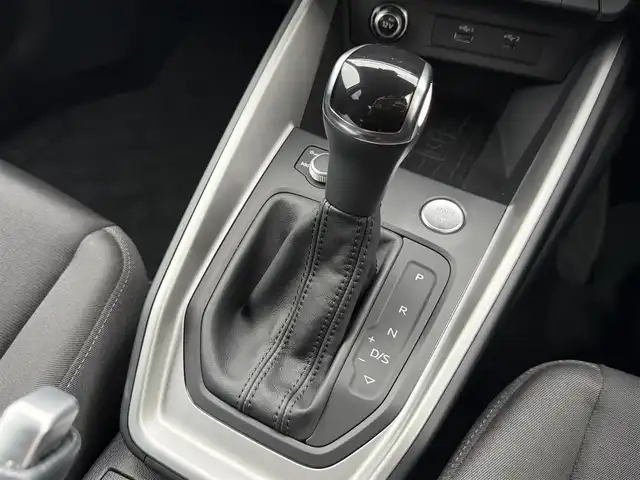 アウディ Ａ１ SB 35TFSI アドバンスド 静岡県 2020(令2)年 2.6万km ブリリアントブラック アシスタンスパッケージ/ナビゲーションパッケージ/コンビニエンスパッケージ/リアカメラ/Bluetooth/LEDヘッドライト/シートヒーター/ヴァーチャルコックピット/プッシュスタート/ETC2．0/前後PDC/アダプティブドライブアシスト/レーン逸脱警告
