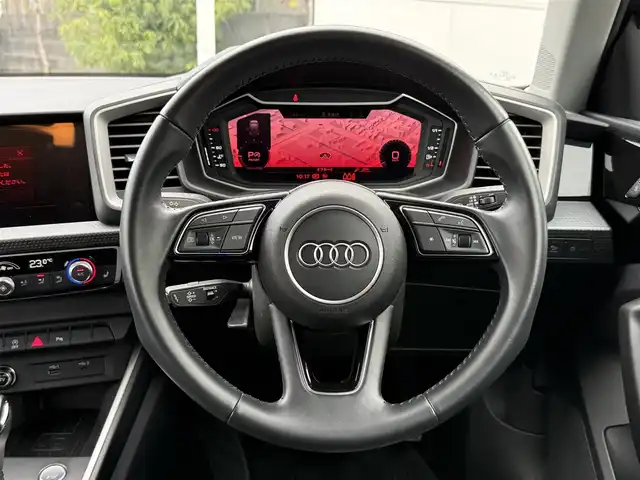 アウディ Ａ１ SB 35TFSI アドバンスド 静岡県 2020(令2)年 2.6万km ブリリアントブラック アシスタンスパッケージ/ナビゲーションパッケージ/コンビニエンスパッケージ/リアカメラ/Bluetooth/LEDヘッドライト/シートヒーター/ヴァーチャルコックピット/プッシュスタート/ETC2．0/前後PDC/アダプティブドライブアシスト/レーン逸脱警告