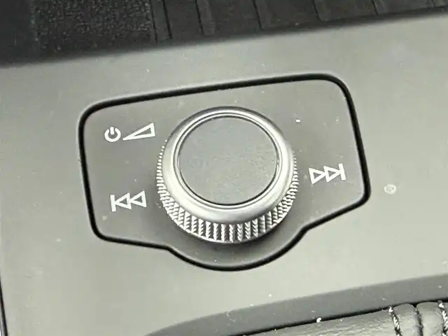 アウディ Ａ１ SB 35TFSI アドバンスド 静岡県 2020(令2)年 2.6万km ブリリアントブラック アシスタンスパッケージ/ナビゲーションパッケージ/コンビニエンスパッケージ/リアカメラ/Bluetooth/LEDヘッドライト/シートヒーター/ヴァーチャルコックピット/プッシュスタート/ETC2．0/前後PDC/アダプティブドライブアシスト/レーン逸脱警告