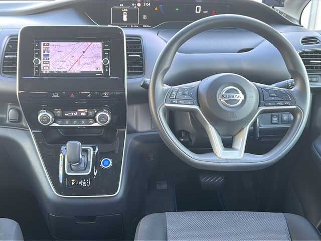 日産 セレナ e－パワー XV 広島県 2020(令2)年 5.4万km ダイヤモンドブラック セーフティパックA/オートデュアルエアコン&リヤヒーターダクト/エマージェンシーブレーキ/車線逸脱警報/ハイビームアシスト/コーナーセンサー/クルーズコントロール/BSM/純正ナビ（MM319D-W）/・フルセグ/CD/DVD/Bluetooth/SD/REC/アラウンドビューモニター/両側パワースライドドア/オートライト/スマートキー/プッシュスタート/前ドライブレコーダー（DJ4-D）/後ドライブレコーダー（CSD-610FHR）/純正ドアバイザー/純正フロアマット/ETC
