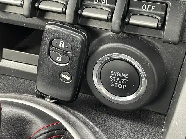 スバル ＢＲＺ S 群馬県 2012(平24)年 7.5万km サテンホワイトパール アルカンターラ/本革シート/前席シートヒーター/＝＝＝＝＝/純正DOPパナソニックHDDナビ（CN-H510WD)/・CD/DVD/MSV(HDD)/SD/Bluetooth/フルセグTV/・バックカメラ/＝＝＝＝/ハーフレザーシート　シートヒーター　純正パナソニックナビ　バックカメラ　パドルシフト　ＥＴＣ　スマートキー　プッシュスタート　ＨＩＤヘッドライト　純正アルミホイール付スタッドレスタイヤ車載　禁煙車