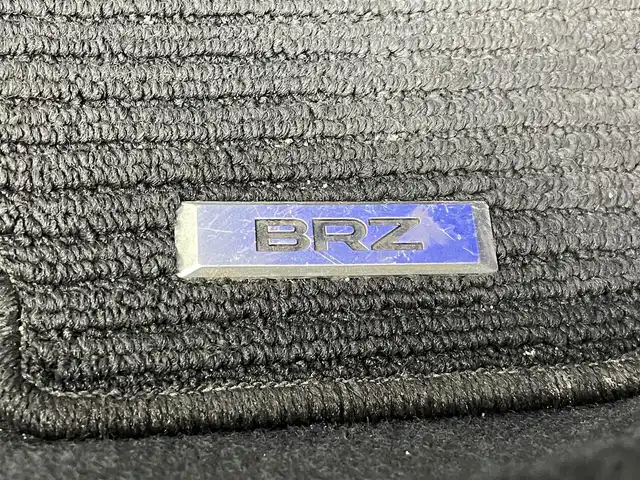 スバル ＢＲＺ S 群馬県 2012(平24)年 7.5万km サテンホワイトパール アルカンターラ/本革シート/前席シートヒーター/＝＝＝＝＝/純正DOPパナソニックHDDナビ（CN-H510WD)/・CD/DVD/MSV(HDD)/SD/Bluetooth/フルセグTV/・バックカメラ/＝＝＝＝/ハーフレザーシート　シートヒーター　純正パナソニックナビ　バックカメラ　パドルシフト　ＥＴＣ　スマートキー　プッシュスタート　ＨＩＤヘッドライト　純正アルミホイール付スタッドレスタイヤ車載　禁煙車