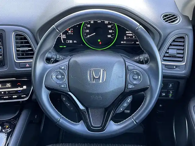ホンダ ヴェゼル ハイブリッド Z ホンダセンシング 道央・札幌 2020(令2)年 3.5万km プラチナホワイトパール ４WD/ワンオーナー/純正ディーラーOPナビ/CD/DVD/BT/フルセグ/ホンダセンシング/衝突被害軽減ブレーキ/横滑り防止装置/アダプティブクルーズコントロール/レーンキープアシスト/バックカメラ/ビルトインETC/ECONモード/SPORTMODE/ワイパーデアイサー/前席シートヒーター/ハーフレザーシート/革巻きステアリング/ステアリングリモコン/パドルシフト/電動パーキング/ブレーキホールド/プッシュスタート/スマートキー/LEDヘッドライト/オートライト/フォグランプ/電動格納ミラー/ヒーテッドドアミラー/ウィンカーミラー/純正フロアマット/ドアバイザー