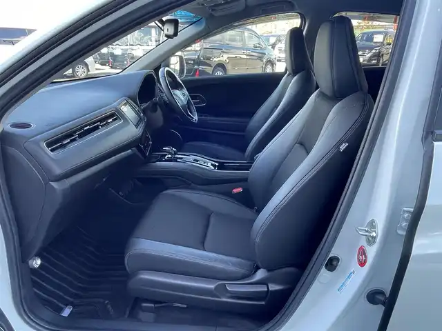 ホンダ ヴェゼル ハイブリッド Z ホンダセンシング 道央・札幌 2020(令2)年 3.5万km プラチナホワイトパール ４WD/ワンオーナー/純正ディーラーOPナビ/CD/DVD/BT/フルセグ/ホンダセンシング/衝突被害軽減ブレーキ/横滑り防止装置/アダプティブクルーズコントロール/レーンキープアシスト/バックカメラ/ビルトインETC/ECONモード/SPORTMODE/ワイパーデアイサー/前席シートヒーター/ハーフレザーシート/革巻きステアリング/ステアリングリモコン/パドルシフト/電動パーキング/ブレーキホールド/プッシュスタート/スマートキー/LEDヘッドライト/オートライト/フォグランプ/電動格納ミラー/ヒーテッドドアミラー/ウィンカーミラー/純正フロアマット/ドアバイザー