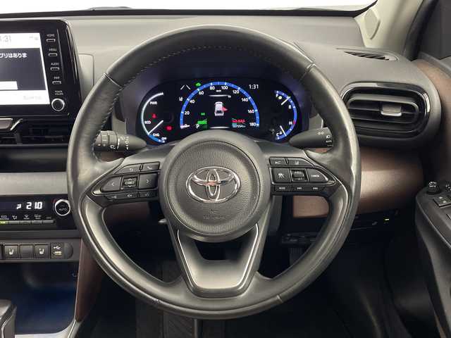 トヨタ ヤリスクロス ハイブリッド Z 鹿児島県 2021(令3)年 10.8万km ホワイトパールクリスタルシャイン 純正ディスプレイオーディオ/プリクラッシュセーフティ/レーンキープアシスト/レーダークルーズコントロール/パワーバックドア/オートライト/オートマチックハイビーム/ハーフレザーシート/シートヒーター/ステアリングヒーター/電動パーキングブレーキ/オートホールド/コーナーセンサー/スマートキー/プッシュスタート