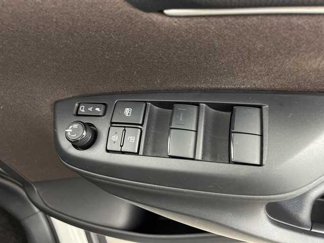 トヨタ ヤリスクロス ハイブリッド Z 鹿児島県 2021(令3)年 10.8万km ホワイトパールクリスタルシャイン 純正ディスプレイオーディオ/プリクラッシュセーフティ/レーンキープアシスト/レーダークルーズコントロール/パワーバックドア/オートライト/オートマチックハイビーム/ハーフレザーシート/シートヒーター/ステアリングヒーター/電動パーキングブレーキ/オートホールド/コーナーセンサー/スマートキー/プッシュスタート