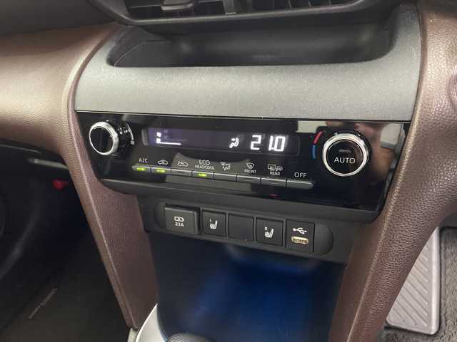 トヨタ ヤリスクロス ハイブリッド Z 鹿児島県 2021(令3)年 10.8万km ホワイトパールクリスタルシャイン 純正ディスプレイオーディオ/プリクラッシュセーフティ/レーンキープアシスト/レーダークルーズコントロール/パワーバックドア/オートライト/オートマチックハイビーム/ハーフレザーシート/シートヒーター/ステアリングヒーター/電動パーキングブレーキ/オートホールド/コーナーセンサー/スマートキー/プッシュスタート