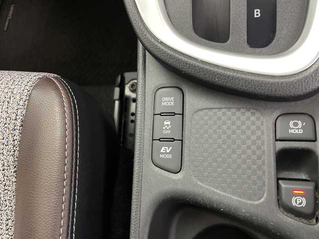 トヨタ ヤリスクロス ハイブリッド Z 鹿児島県 2021(令3)年 10.8万km ホワイトパールクリスタルシャイン 純正ディスプレイオーディオ/プリクラッシュセーフティ/レーンキープアシスト/レーダークルーズコントロール/パワーバックドア/オートライト/オートマチックハイビーム/ハーフレザーシート/シートヒーター/ステアリングヒーター/電動パーキングブレーキ/オートホールド/コーナーセンサー/スマートキー/プッシュスタート