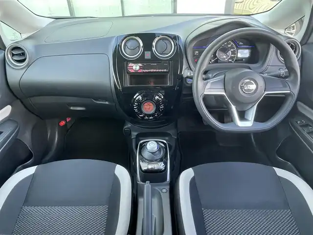 日産 ノート e－パワー B 香川県 2020(令2)年 1.8万km ブリリアントシルバー 登録時走行距離17326km/アラウンドビューモニター/インテリジェントルームミラー/エマージェンシーブレーキ/クリアランスソナー/レーンキープアシスト/カロッツェリア製オーディオ【DEH-380】/ETC/オートライト/ヘッドライトレベライザー/オートエアコン/スマートキー/スペアキー/プッシュスタート/純正14インチホイールキャップ/フロアマット/純正ドアバイザー/トノカバー/ウィンカー付電動格納ミラー/ISOFIX/バニティミラー