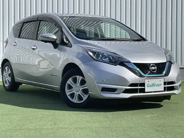 日産 ノート e－パワー B 香川県 2020(令2)年 1.8万km ブリリアントシルバー 登録時走行距離17326km/アラウンドビューモニター/インテリジェントルームミラー/エマージェンシーブレーキ/クリアランスソナー/レーンキープアシスト/カロッツェリア製オーディオ【DEH-380】/ETC/オートライト/ヘッドライトレベライザー/オートエアコン/スマートキー/スペアキー/プッシュスタート/純正14インチホイールキャップ/フロアマット/純正ドアバイザー/トノカバー/ウィンカー付電動格納ミラー/ISOFIX/バニティミラー