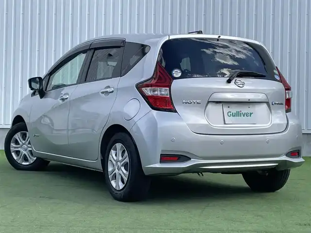 日産 ノート e－パワー B 香川県 2020(令2)年 1.8万km ブリリアントシルバー 登録時走行距離17326km/アラウンドビューモニター/インテリジェントルームミラー/エマージェンシーブレーキ/クリアランスソナー/レーンキープアシスト/カロッツェリア製オーディオ【DEH-380】/ETC/オートライト/ヘッドライトレベライザー/オートエアコン/スマートキー/スペアキー/プッシュスタート/純正14インチホイールキャップ/フロアマット/純正ドアバイザー/トノカバー/ウィンカー付電動格納ミラー/ISOFIX/バニティミラー